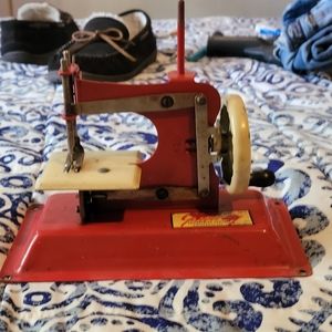 Vintage Toy Sewing Machine, Gateway Junior Model NP-1, Red Metal